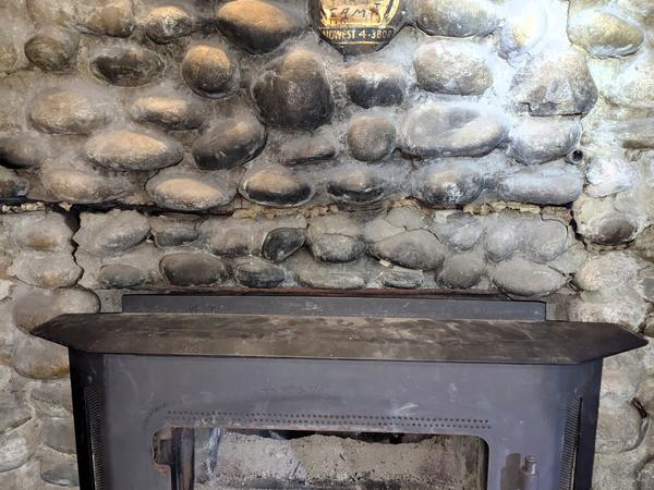 Insert "in place", but the extra lintel did not survive.